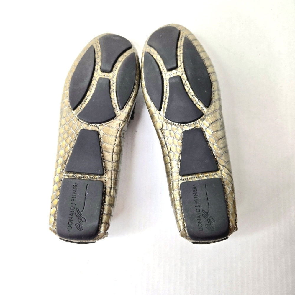 Donald Pliner driving moccasins. Croc embossed leather. Gray. 6.5 - Picture 7 of 13
